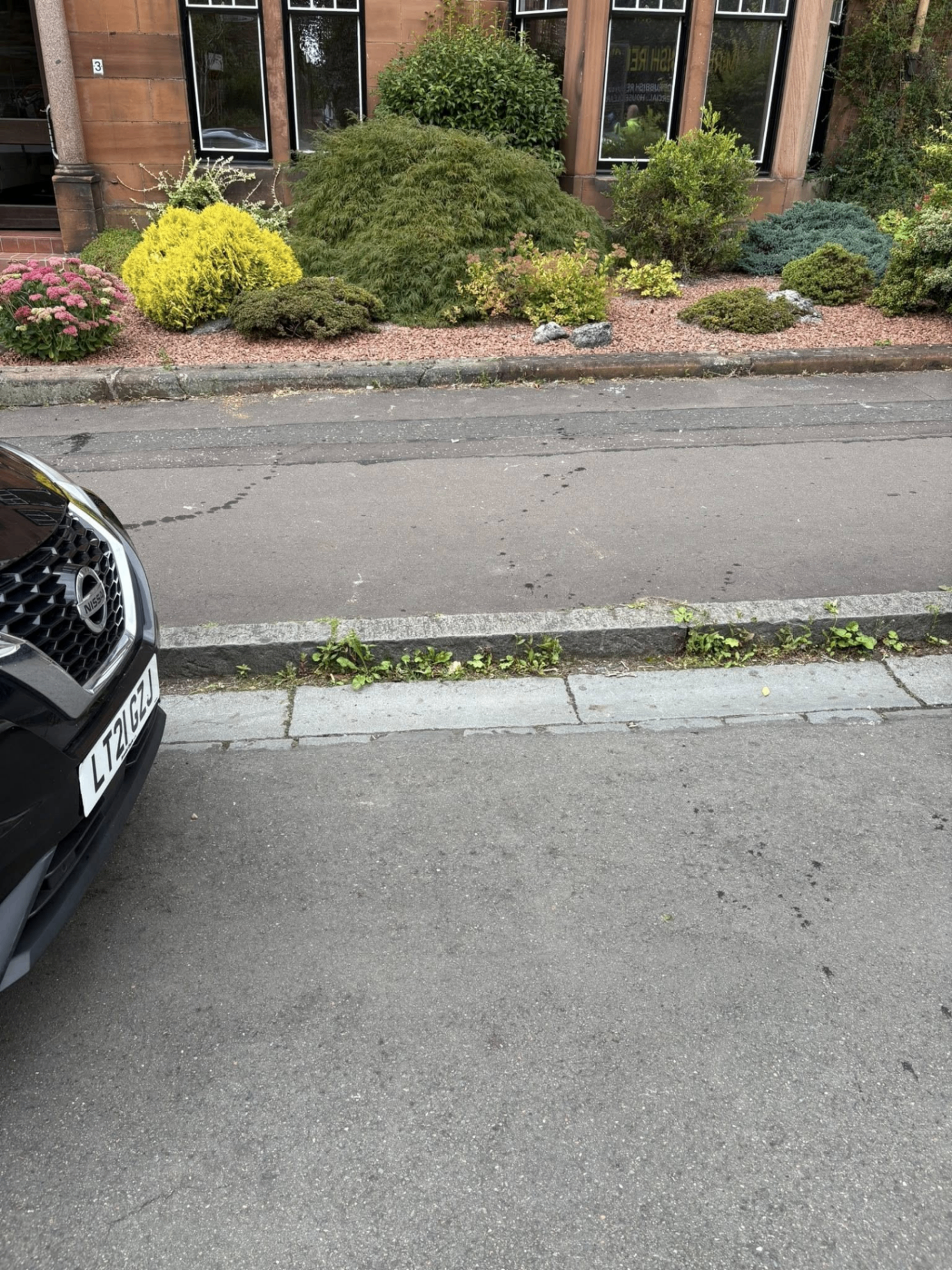 After professional rubbish removal - Front Garden Waste Removal completed in Glasgow